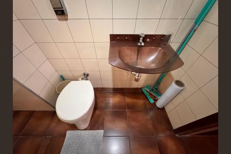 Casa à venda com 230m², 4 quartos e 3 vagas Casa à venda com 230m², 4 quartos e 3 vagasBanheiro de serviço