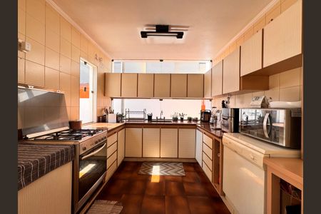 Casa à venda com 230m², 4 quartos e 3 vagas Casa à venda com 230m², 4 quartos e 3 vagasCozinha