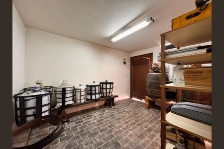 Casa à venda com 230m², 4 quartos e 3 vagas Casa à venda com 230m², 4 quartos e 3 vagasAdega