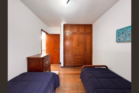 Casa à venda com 230m², 4 quartos e 3 vagas Casa à venda com 230m², 4 quartos e 3 vagasQuarto 2