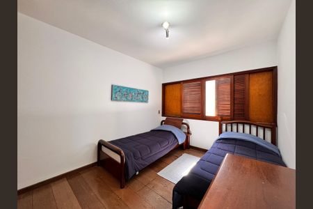 Casa à venda com 230m², 4 quartos e 3 vagas Casa à venda com 230m², 4 quartos e 3 vagasQuarto 2