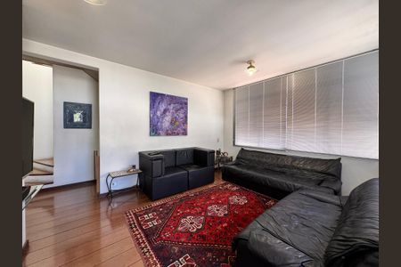 Casa à venda com 230m², 4 quartos e 3 vagas Casa à venda com 230m², 4 quartos e 3 vagasSala