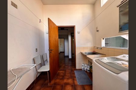 Casa à venda com 230m², 4 quartos e 3 vagas Casa à venda com 230m², 4 quartos e 3 vagasLavanderia