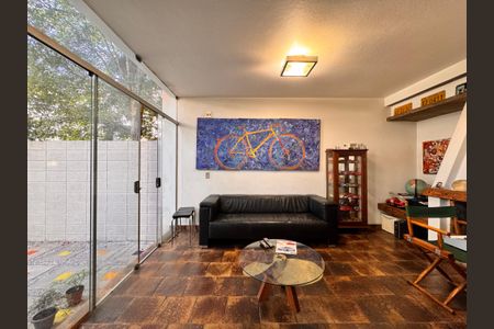 Casa à venda com 230m², 4 quartos e 3 vagas Casa à venda com 230m², 4 quartos e 3 vagasSala de estar