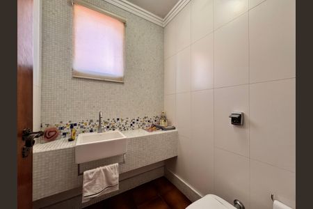 Casa à venda com 230m², 4 quartos e 3 vagas Casa à venda com 230m², 4 quartos e 3 vagasLavabo