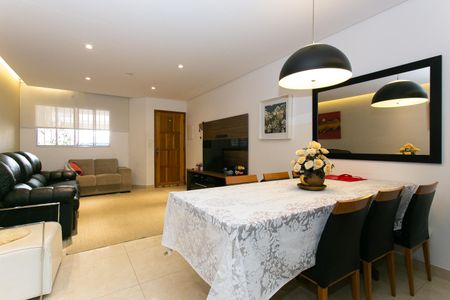 Casa à venda com 180m², 3 quartos e 2 vagasSala