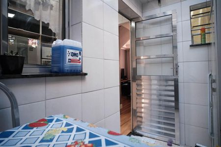 Casa de condomínio à venda com 70m², 2 quartos e 1 vagaÁrea de Serviço