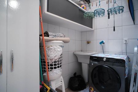 Casa de condomínio à venda com 70m², 2 quartos e 1 vagaÁrea de Serviço