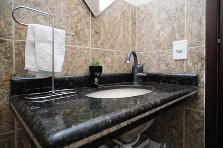 Casa de condomínio à venda com 70m², 2 quartos e 1 vagaBanheiro 3