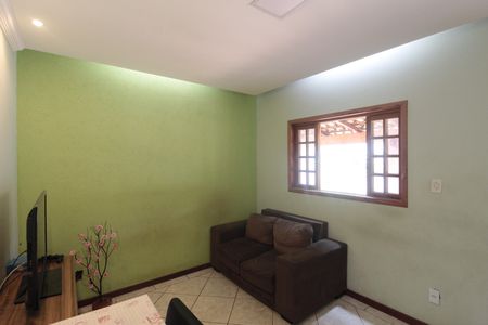 Casa à venda com 93m², 4 quartos e 4 vagasSala