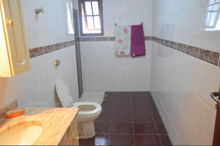 Casa à venda com 270m², 4 quartos e 3 vagas Casa à venda com 270m², 4 quartos e 3 vagasBanheiro