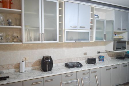 Casa à venda com 270m², 4 quartos e 3 vagas Casa à venda com 270m², 4 quartos e 3 vagasCozinha