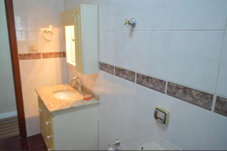 Casa à venda com 270m², 4 quartos e 3 vagas Casa à venda com 270m², 4 quartos e 3 vagasBanheiro