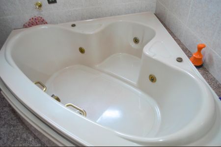 Casa à venda com 270m², 4 quartos e 3 vagas Casa à venda com 270m², 4 quartos e 3 vagasBanheiro Suite 2