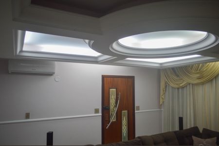 Casa à venda com 270m², 4 quartos e 3 vagas Casa à venda com 270m², 4 quartos e 3 vagasSala