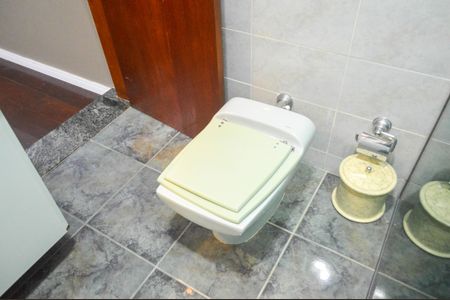 Casa à venda com 270m², 4 quartos e 3 vagas Casa à venda com 270m², 4 quartos e 3 vagasBanheiro Suite