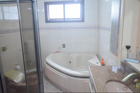 Casa à venda com 270m², 4 quartos e 3 vagas Casa à venda com 270m², 4 quartos e 3 vagasBanheiro Suite 2