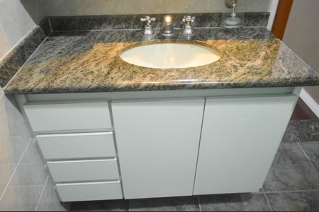 Casa à venda com 270m², 4 quartos e 3 vagas Casa à venda com 270m², 4 quartos e 3 vagasBanheiro Suite