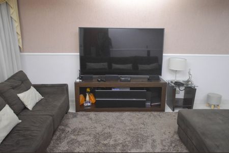 Casa à venda com 270m², 4 quartos e 3 vagas Casa à venda com 270m², 4 quartos e 3 vagasSala