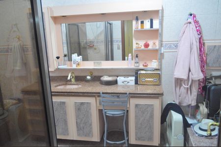 Casa à venda com 270m², 4 quartos e 3 vagas Casa à venda com 270m², 4 quartos e 3 vagasBanheiro Suite 2