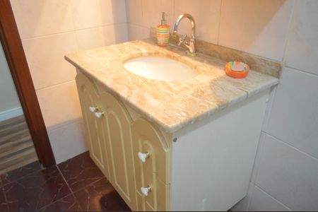 Casa à venda com 270m², 4 quartos e 3 vagas Casa à venda com 270m², 4 quartos e 3 vagasBanheiro