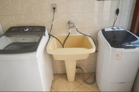 Casa à venda com 270m², 4 quartos e 3 vagas Casa à venda com 270m², 4 quartos e 3 vagasÁrea de Serviço