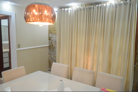 Casa à venda com 270m², 4 quartos e 3 vagas Casa à venda com 270m², 4 quartos e 3 vagasSala