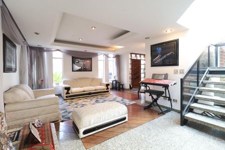 Casa à venda com 445m², 4 quartos e 6 vagasSala