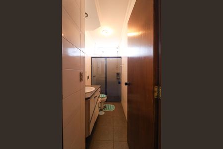 Casa à venda com 445m², 4 quartos e 6 vagasBanheiro suíte 2