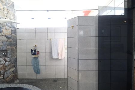 Casa à venda com 445m², 4 quartos e 6 vagasBanheiro da Suíte 1