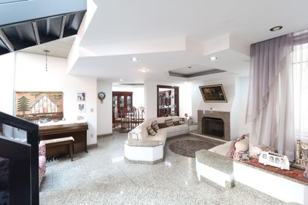 Casa à venda com 445m², 4 quartos e 6 vagasSala