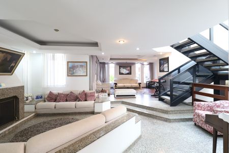 Casa à venda com 445m², 4 quartos e 6 vagasSala