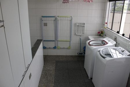 Casa à venda com 445m², 4 quartos e 6 vagasÁrea de serviço