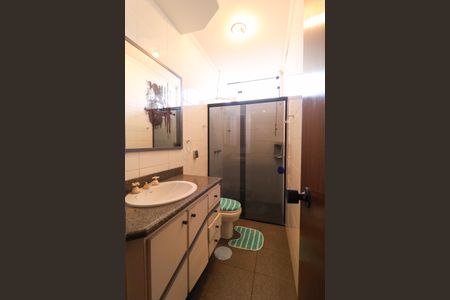 Casa à venda com 445m², 4 quartos e 6 vagasBanheiro suíte 2