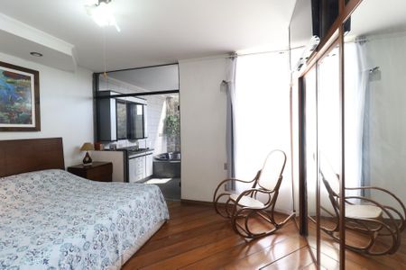 Casa à venda com 445m², 4 quartos e 6 vagasSuíte 1