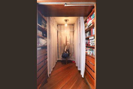 Casa à venda com 445m², 4 quartos e 6 vagasSuíte 1