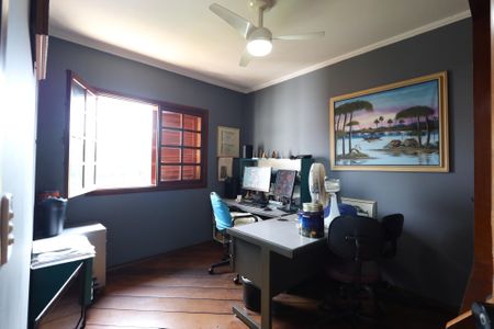 Casa à venda com 445m², 4 quartos e 6 vagasEscritório