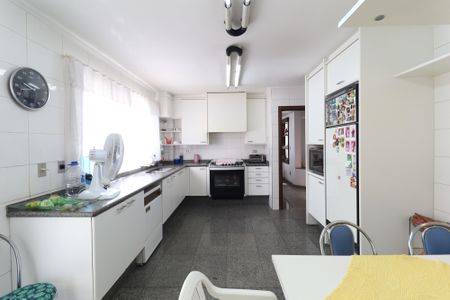 Casa à venda com 445m², 4 quartos e 6 vagasCozinha