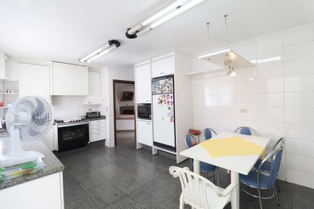 Casa à venda com 445m², 4 quartos e 6 vagasCozinha