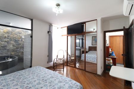 Casa à venda com 445m², 4 quartos e 6 vagasSuíte 1