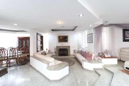 Casa à venda com 445m², 4 quartos e 6 vagasSala