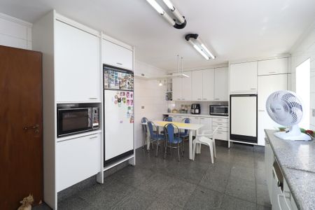 Casa à venda com 445m², 4 quartos e 6 vagasCozinha