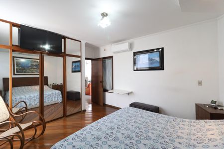 Casa à venda com 445m², 4 quartos e 6 vagasSuíte 1