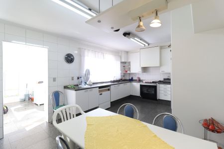 Casa à venda com 445m², 4 quartos e 6 vagasCozinha