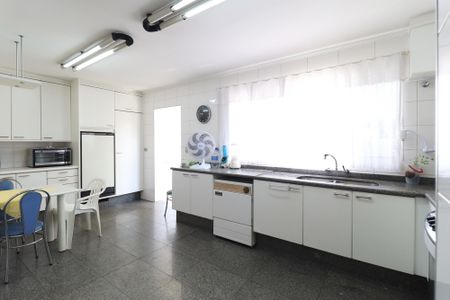 Casa à venda com 445m², 4 quartos e 6 vagasCozinha