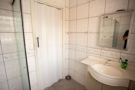 Casa à venda com 150m², 3 quartos e 2 vagas Casa à venda com 150m², 3 quartos e 2 vagasBanheiro