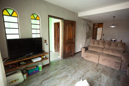 Casa à venda com 150m², 3 quartos e 2 vagas Casa à venda com 150m², 3 quartos e 2 vagasSala
