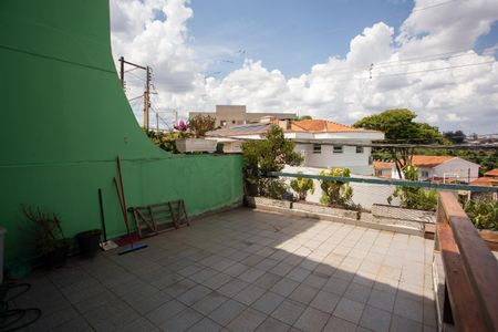 Casa à venda com 150m², 3 quartos e 2 vagas Casa à venda com 150m², 3 quartos e 2 vagasVaranda
