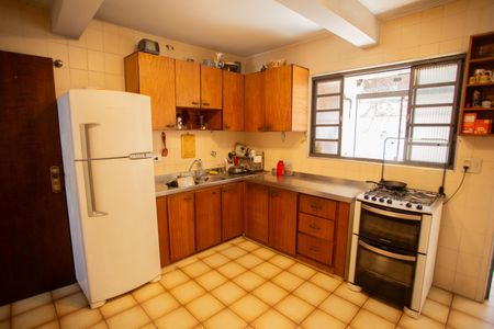 Casa à venda com 150m², 3 quartos e 2 vagas Casa à venda com 150m², 3 quartos e 2 vagasCozinha