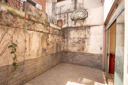 Casa à venda com 150m², 3 quartos e 2 vagas Casa à venda com 150m², 3 quartos e 2 vagasQuintal